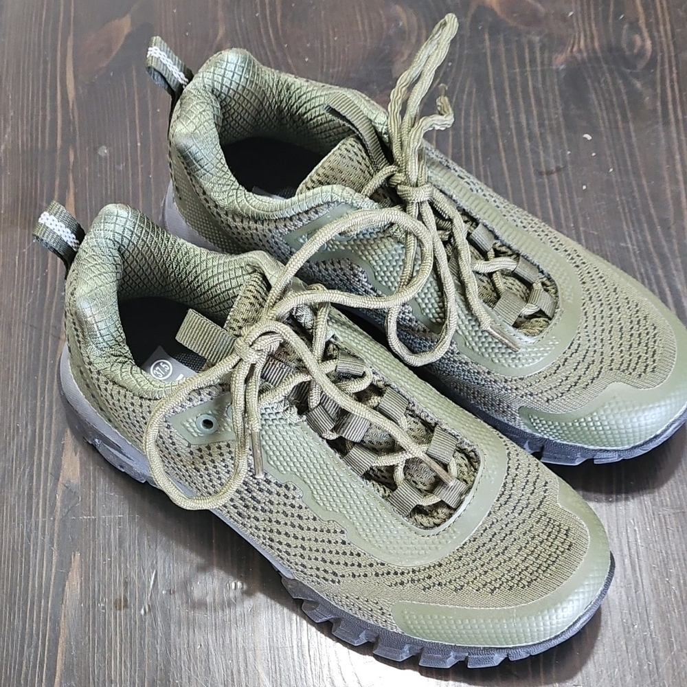 ULOGU Textured Olive Sneakers